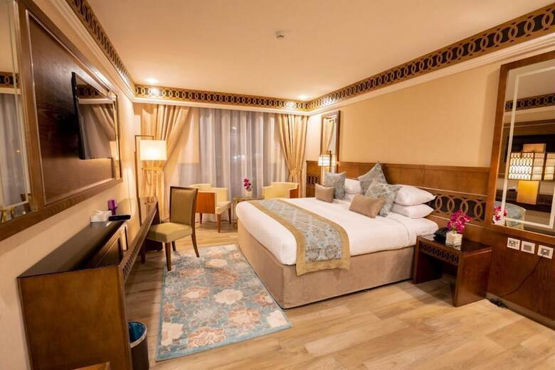 Violet Al Azizia Hotel