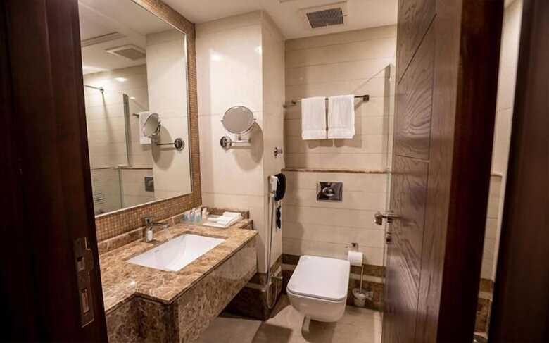 Violet Al Azizia Hotel