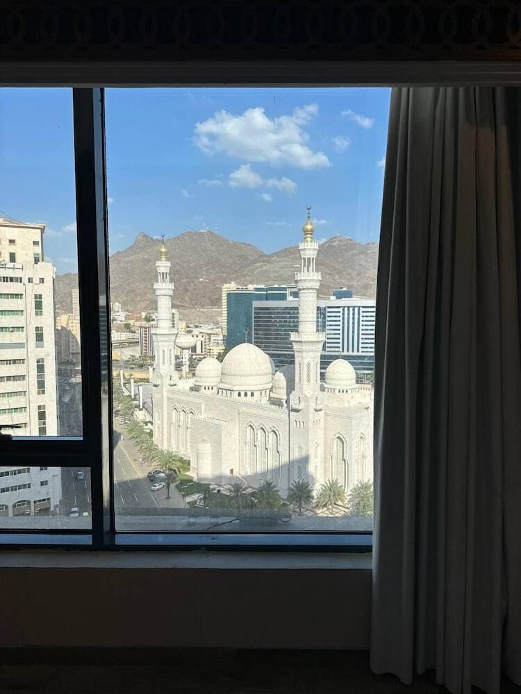 Violet Al Azizia Hotel