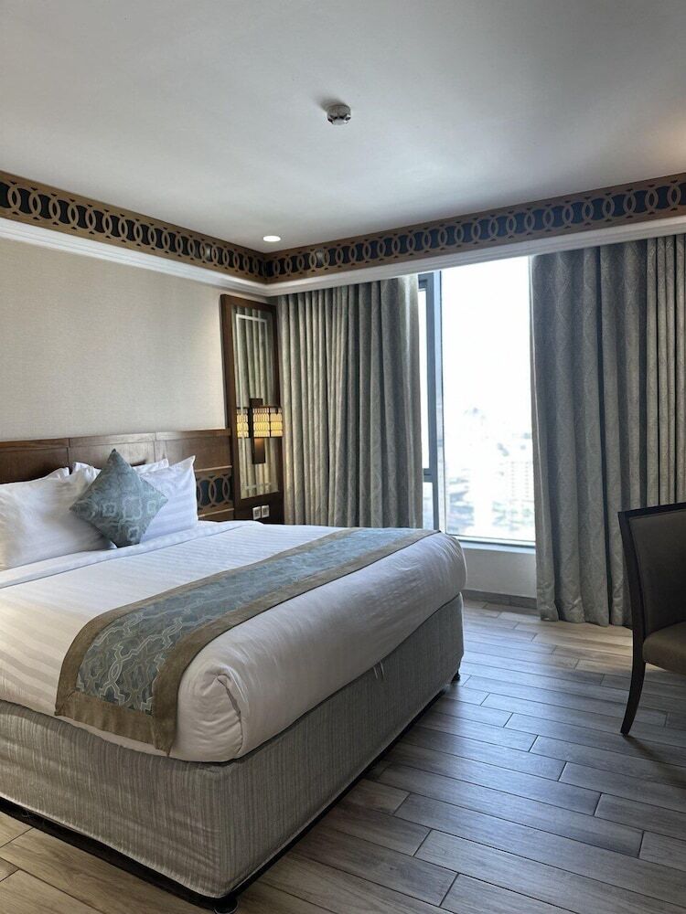 Violet Al Azizia Hotel