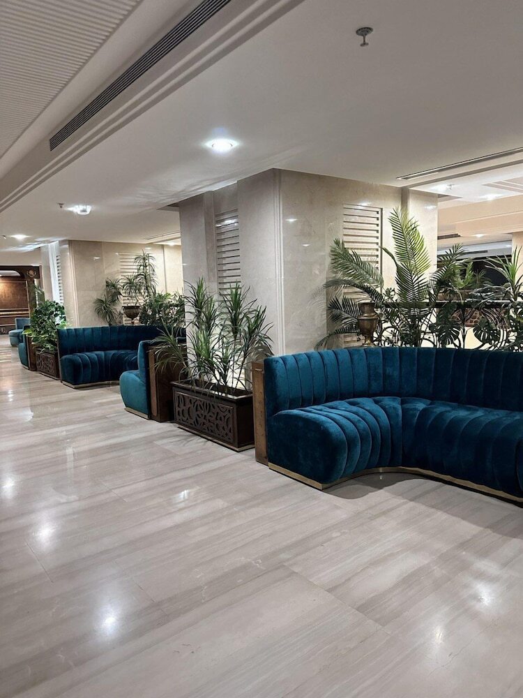 Violet Al Azizia Hotel