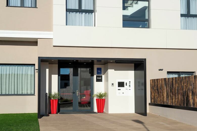 Hotel Sercotel Plana Suites