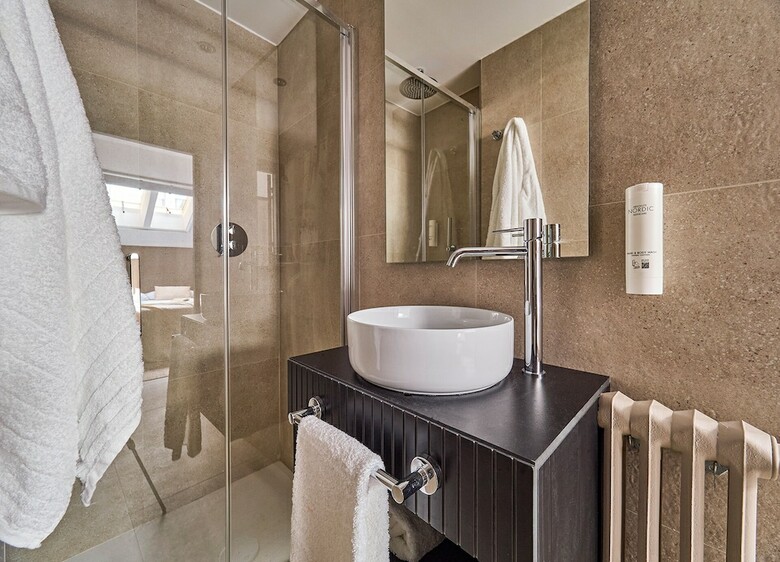 Hotel B48 Oviedo �pera