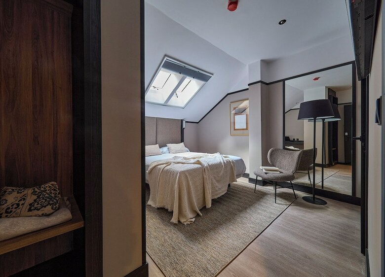 Hotel B48 Oviedo �pera