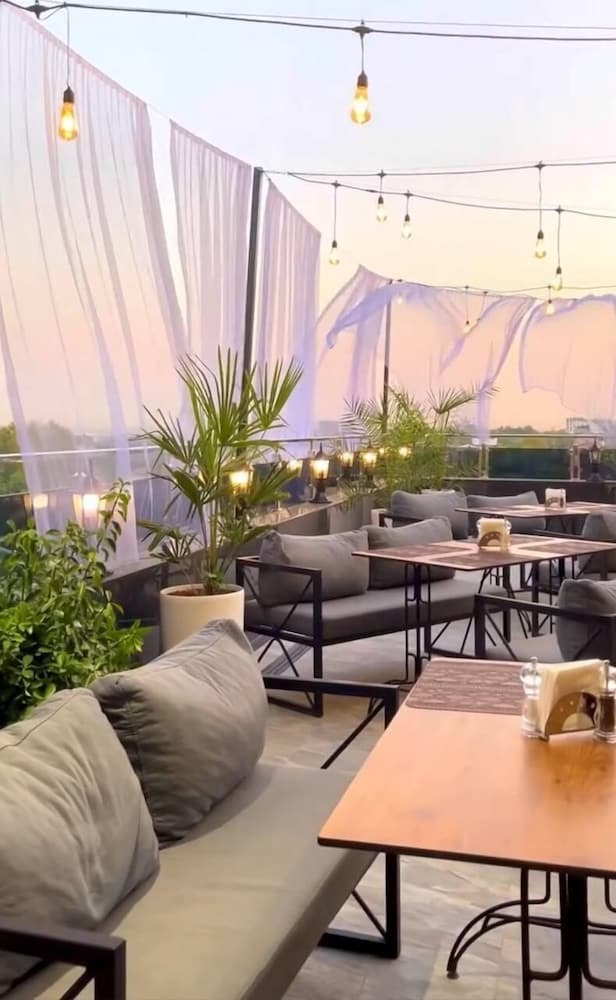Unique Airport Hotel