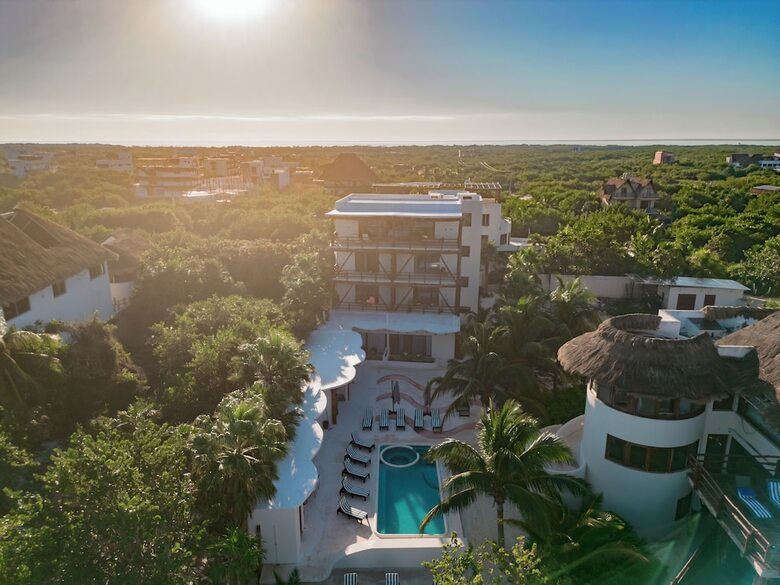 Beachfront Hotel Boutique Dk