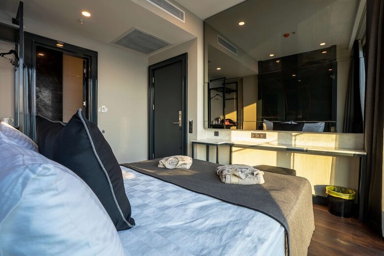 Lucky Monkey Hotel