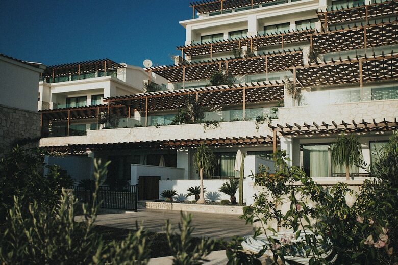 Lures Hotel