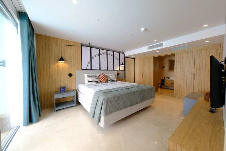 Lures Hotel