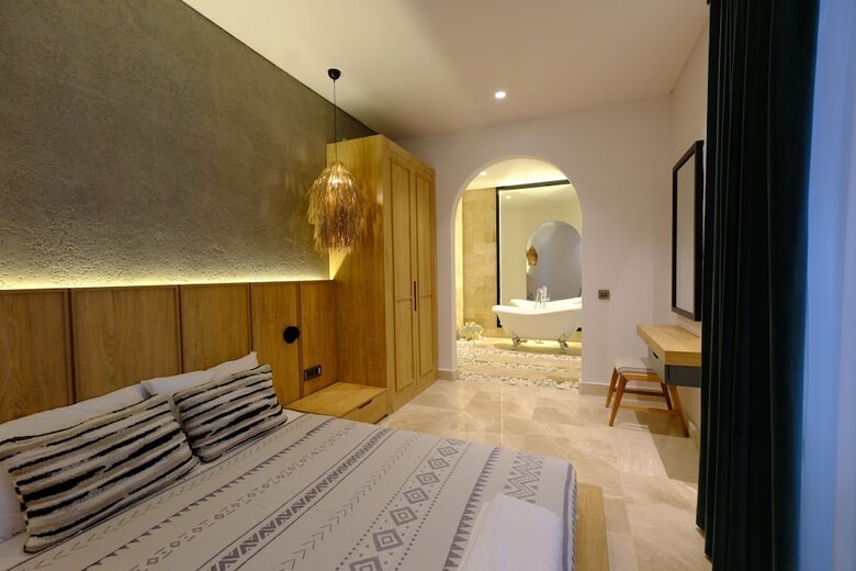 Lures Hotel