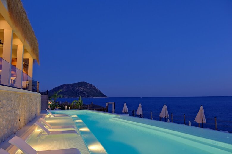 Lures Hotel