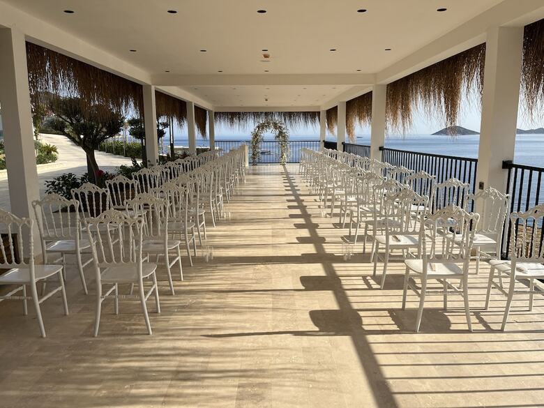 Lures Hotel