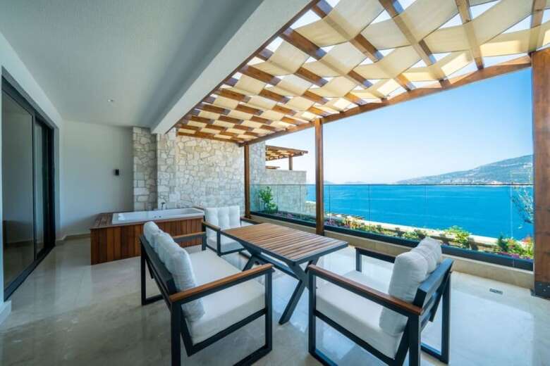 Lures Hotel