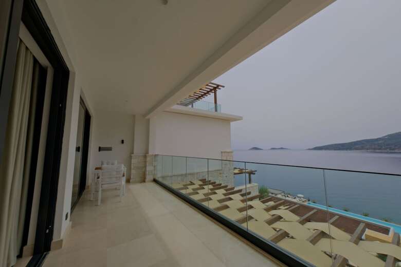 Lures Hotel