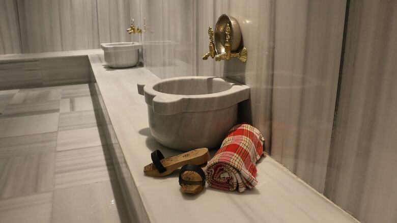 Lures Hotel