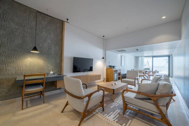 Lures Hotel