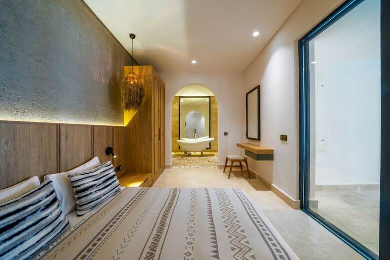Lures Hotel
