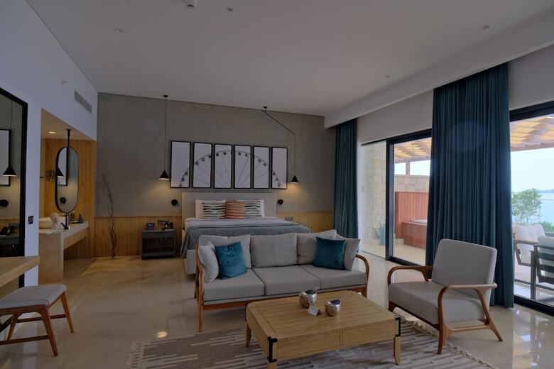 Lures Hotel