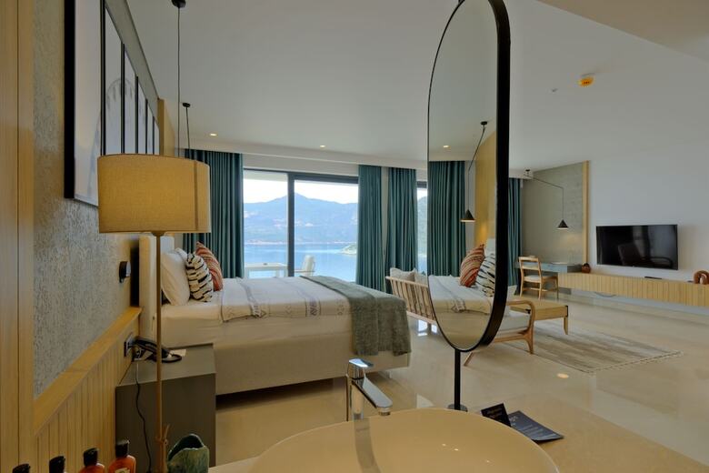 Lures Hotel