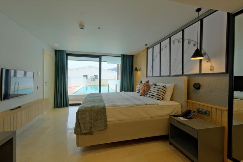 Lures Hotel