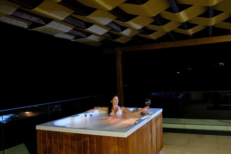 Lures Hotel