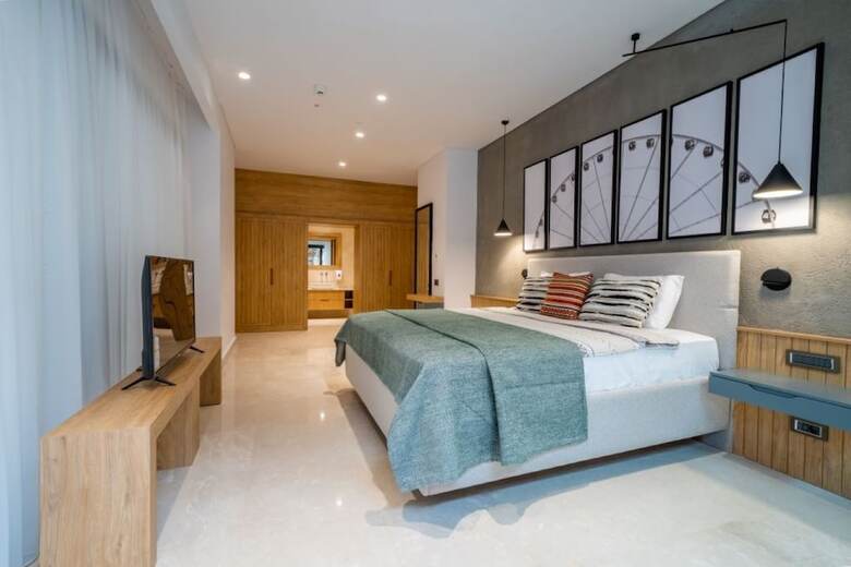 Lures Hotel