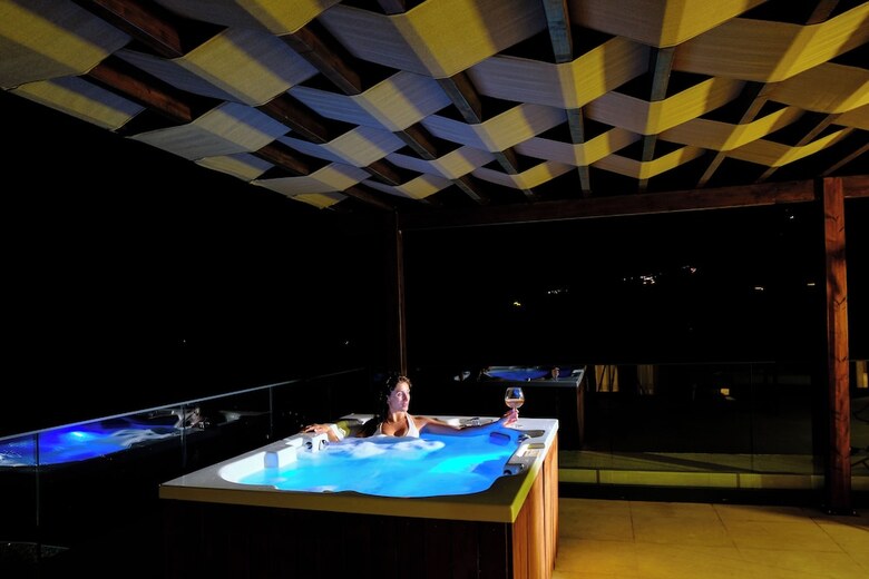 Lures Hotel
