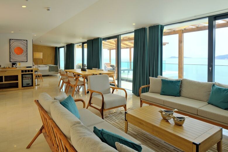Lures Hotel
