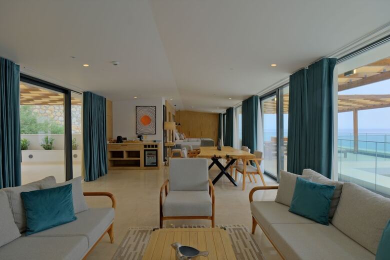 Lures Hotel