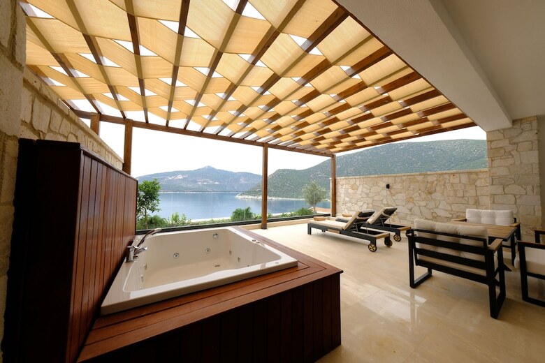 Lures Hotel