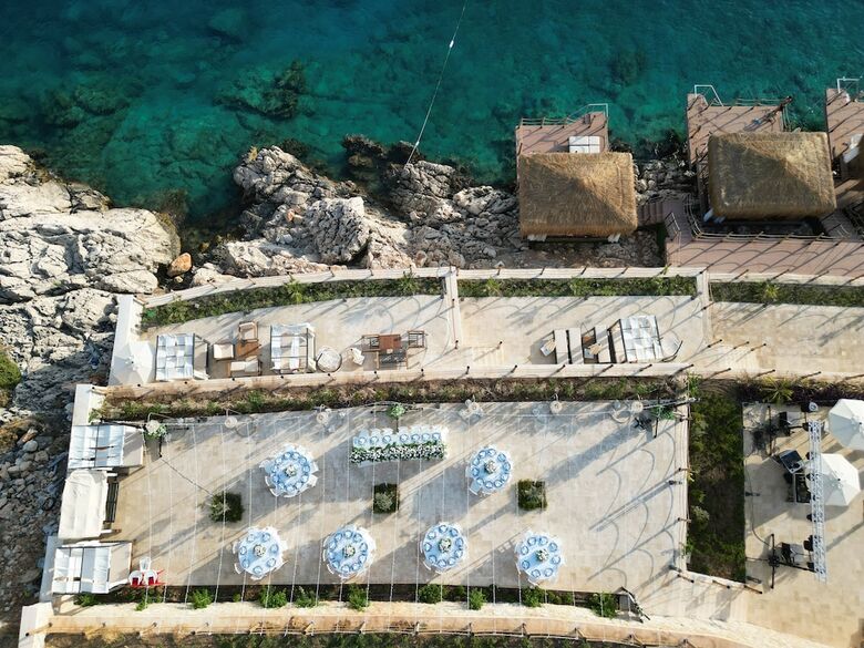 Lures Hotel