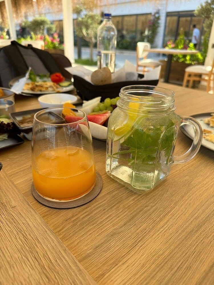 Lures Hotel