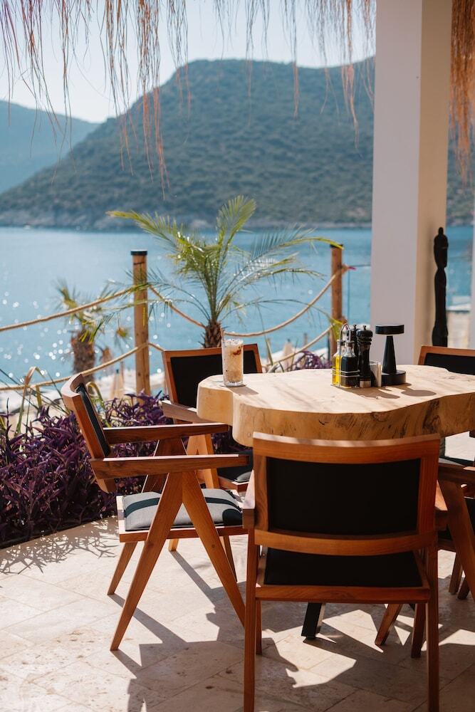 Lures Hotel
