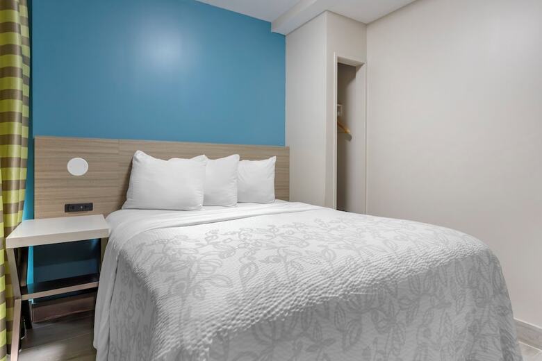 Hotel Red Roof Plus+ Brooklyn - Flatbush Ave