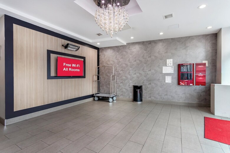 Hotel Red Roof Plus+ Brooklyn - Flatbush Ave