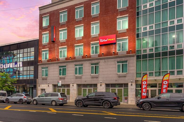 Hotel Red Roof Plus+ Brooklyn - Flatbush Ave
