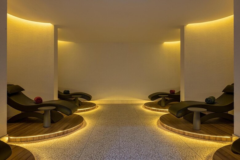 Arcanus Hotels Trendline Side