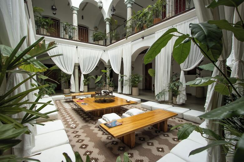 Hotel Sin Nombre