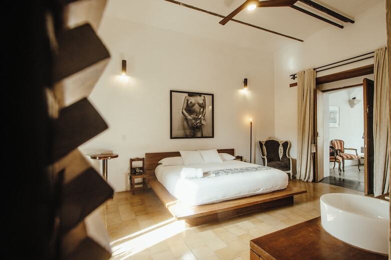 Hotel Sin Nombre