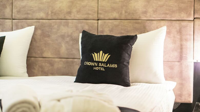 Bed & Breakfast Crown Salamis Hotel
