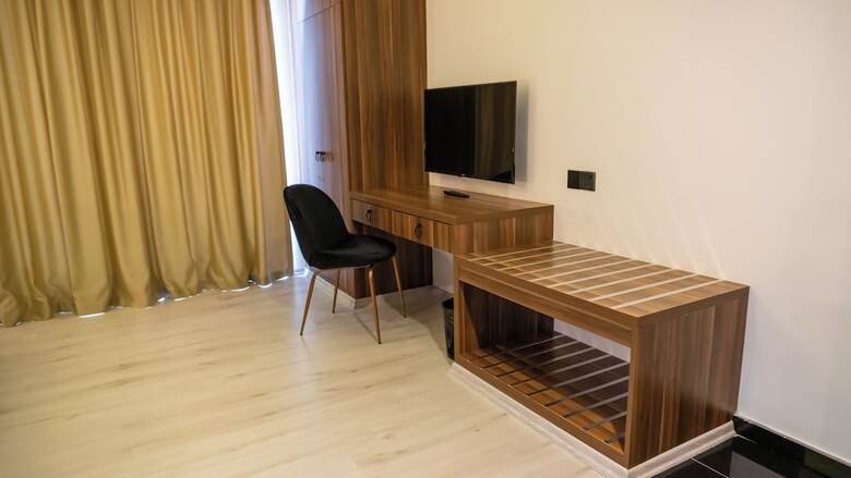 Bed & Breakfast Crown Salamis Hotel