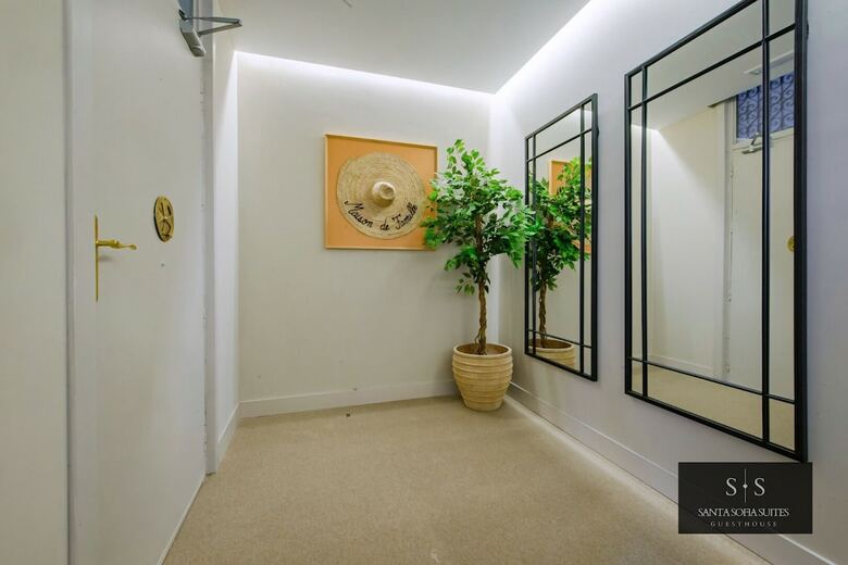 Hostal Santa Sofia Suites