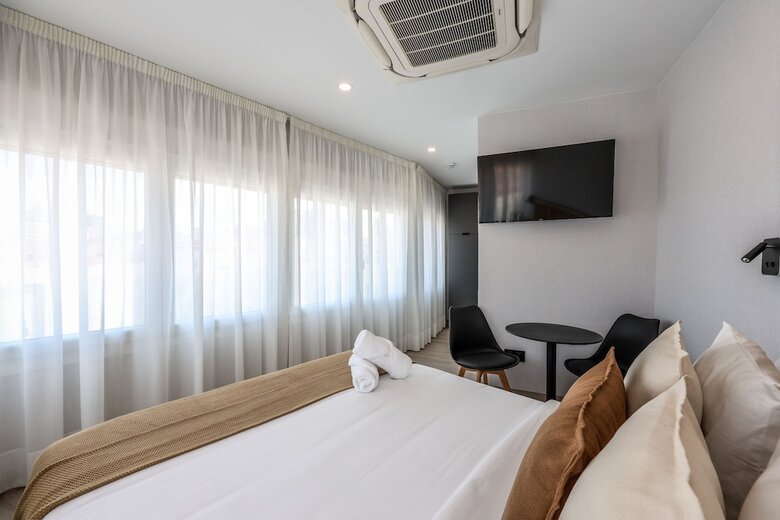 Aparthotel Habitaciones San Bernardo 20