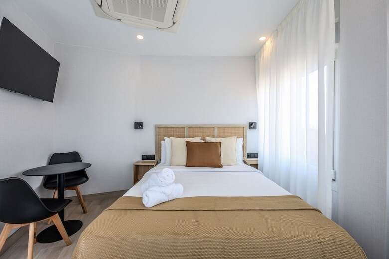 Aparthotel Habitaciones San Bernardo 20