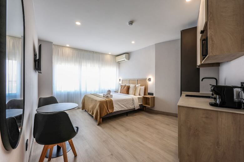Aparthotel Habitaciones San Bernardo 20