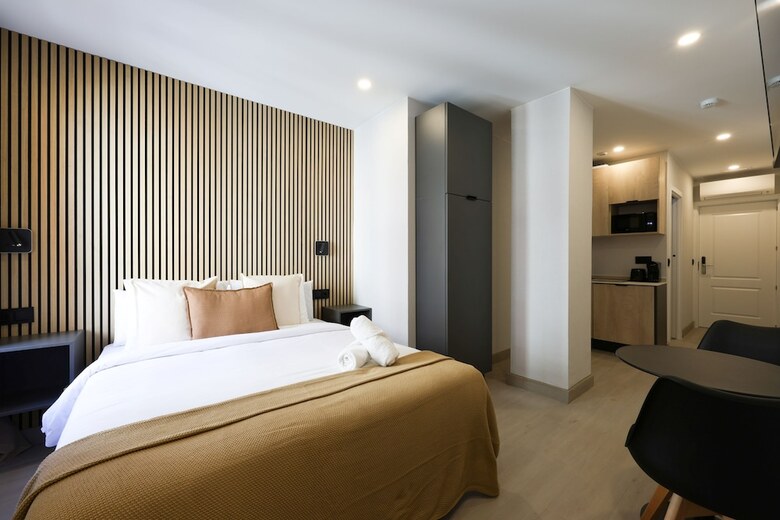 Aparthotel Habitaciones San Bernardo 20