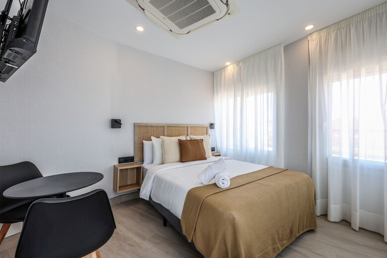 Aparthotel Habitaciones San Bernardo 20