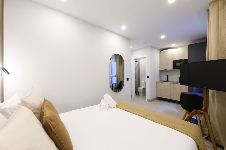 Aparthotel Habitaciones San Bernardo 20