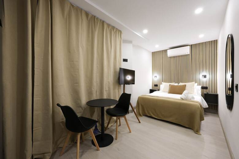 Aparthotel Habitaciones San Bernardo 20