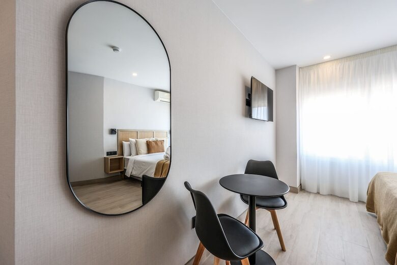 Aparthotel Habitaciones San Bernardo 20
